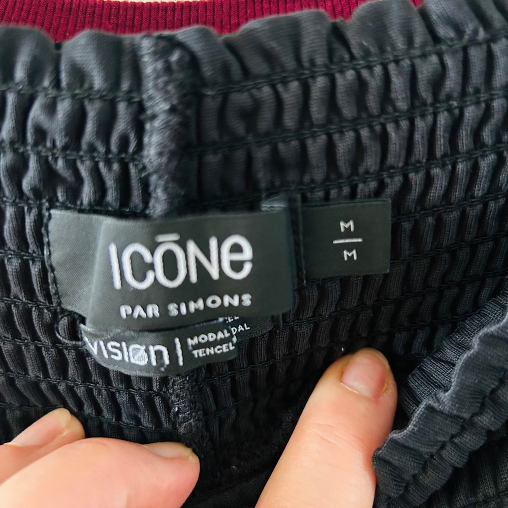 #164 Icone vision black flowy super comfy medium lady paints